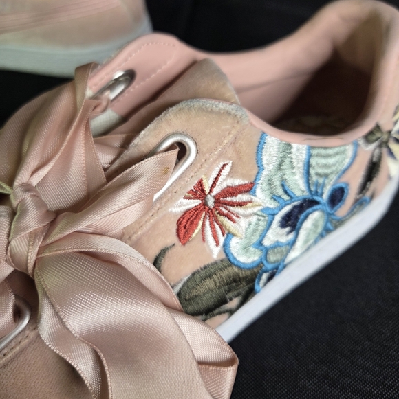 Puma Basket Heart Hyper Pink Lace Shoes Embroidered 36611602 Womens Size 9.5 - Picture 3 of 12